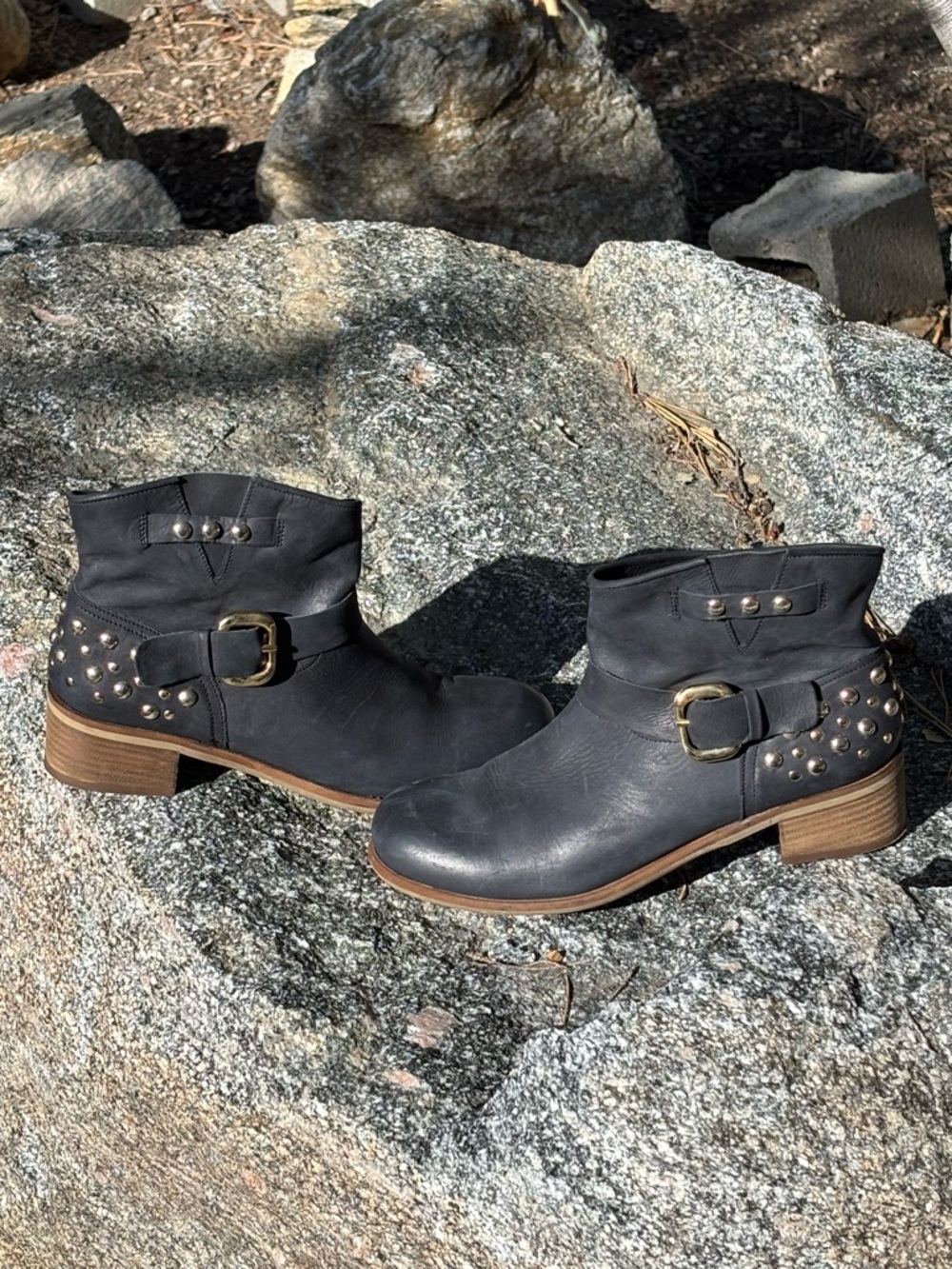 Vera Gomma Studded Ankle Boots in navy blue- Women's Leather Booties